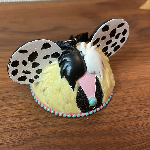 Disney EAR HAT Ornament - CRUELLA DE VIL of 101 DALMATIANS - Picture 6 of 7